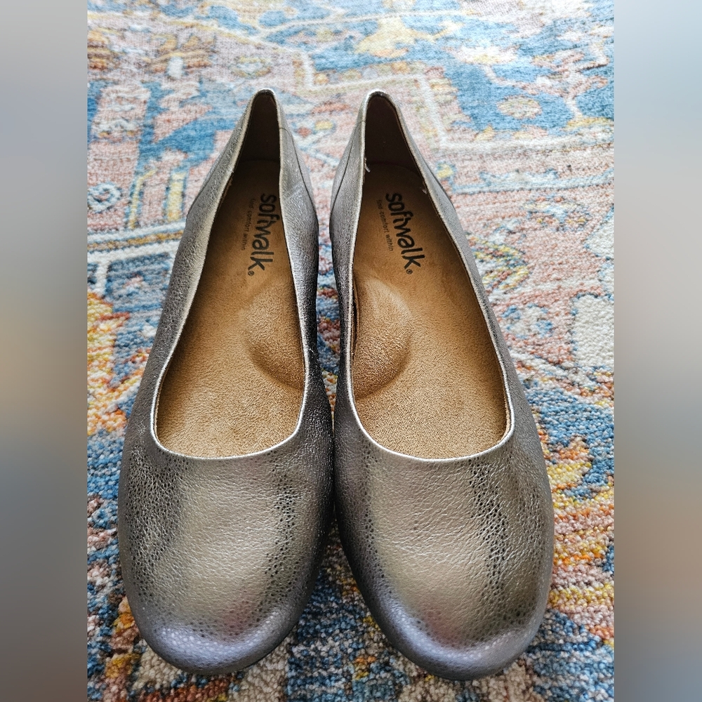 SoftWalk LEATHER Metallic Gray Flats